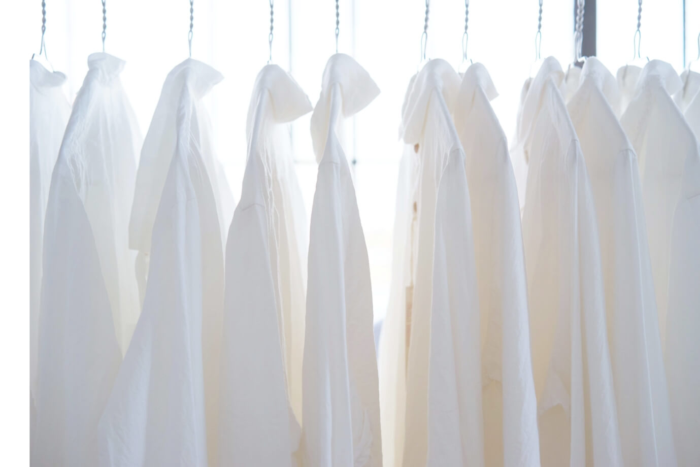 毎日白いシャツ続けて見えてくる白いシャツの彩り